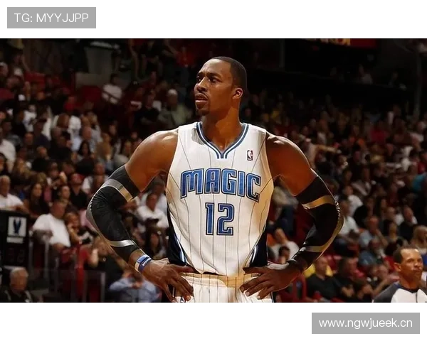 德怀特·霍华德篮下强攻提升防守效率显著 拉开队内内线差距